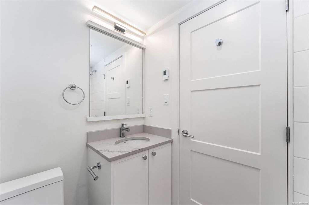 listing image 16049706798690481610