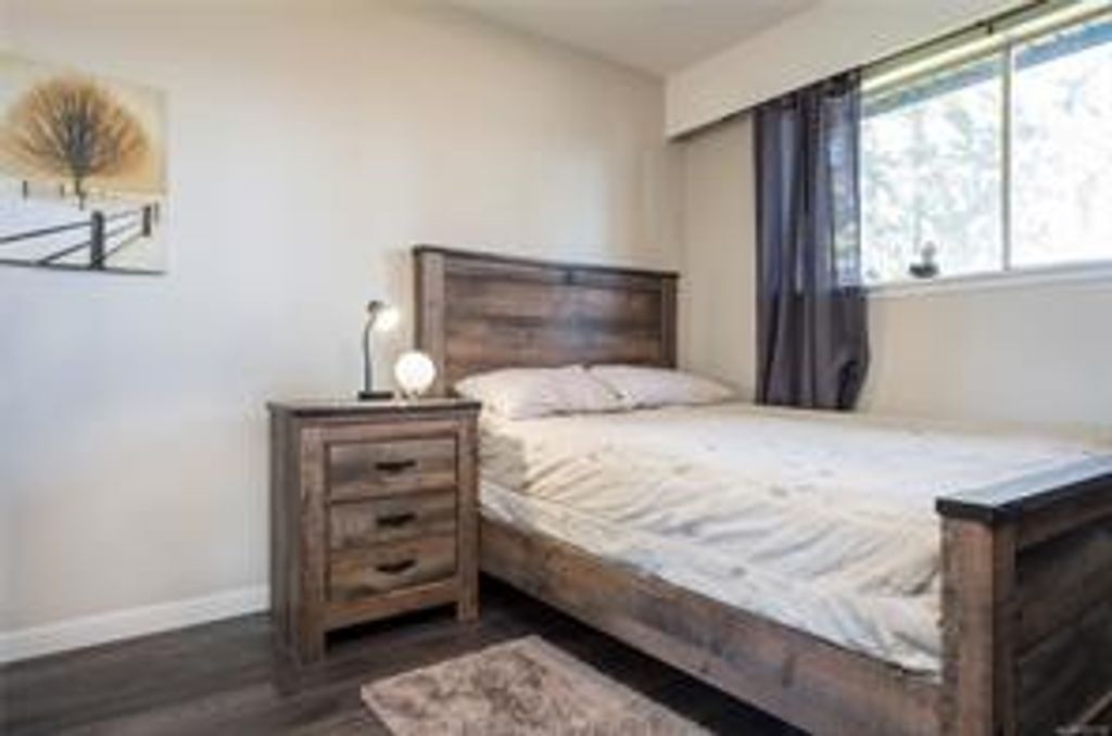 listing image 16049182843113716253