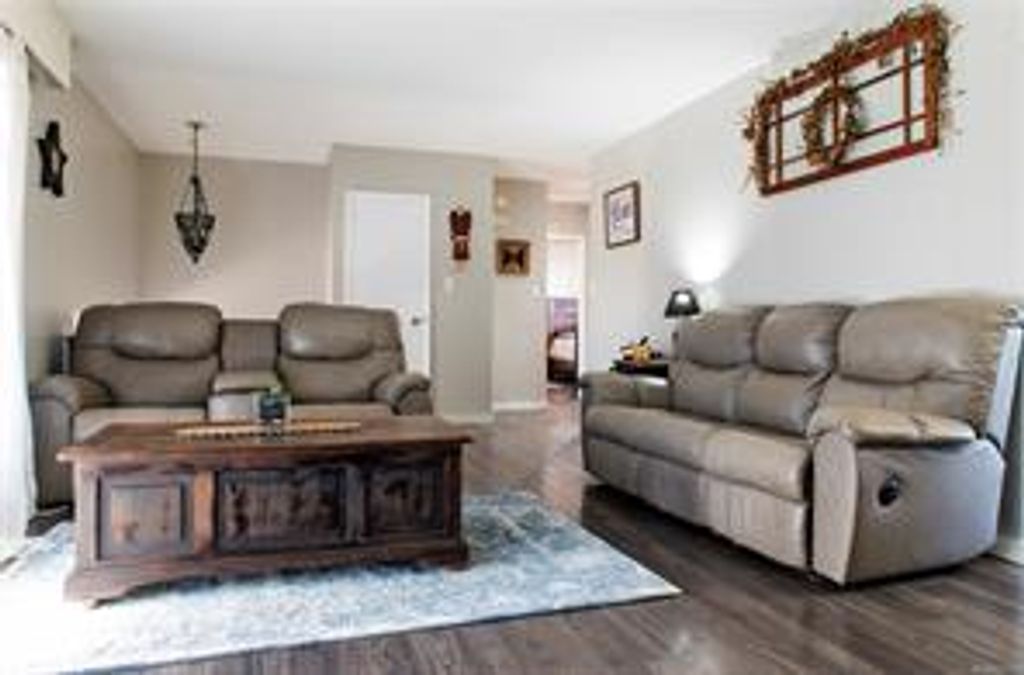 listing image 16042631971255578355