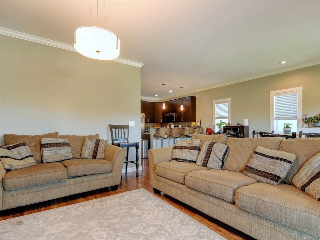 listing image 16043437303187837901