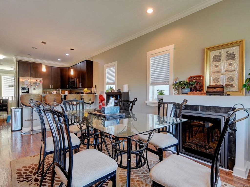 listing image 16041640789241700371