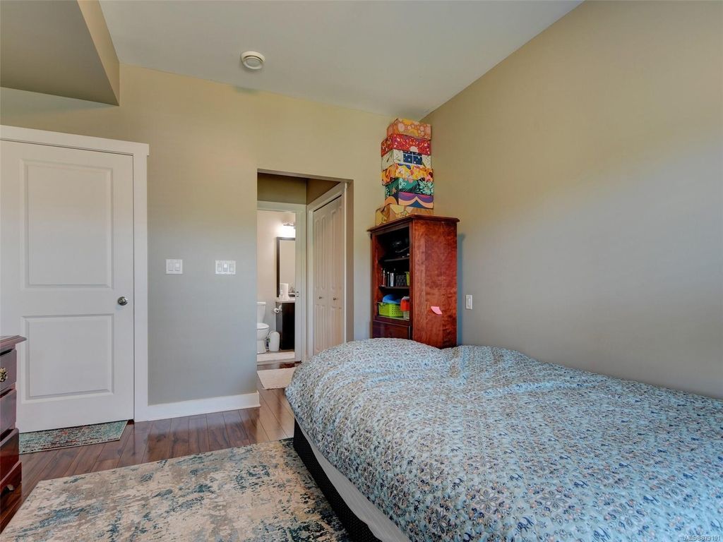 listing image 16043624690422367779