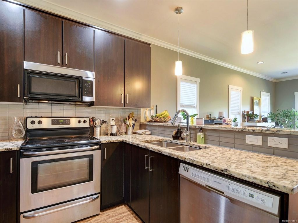 listing image 16040973595178583431