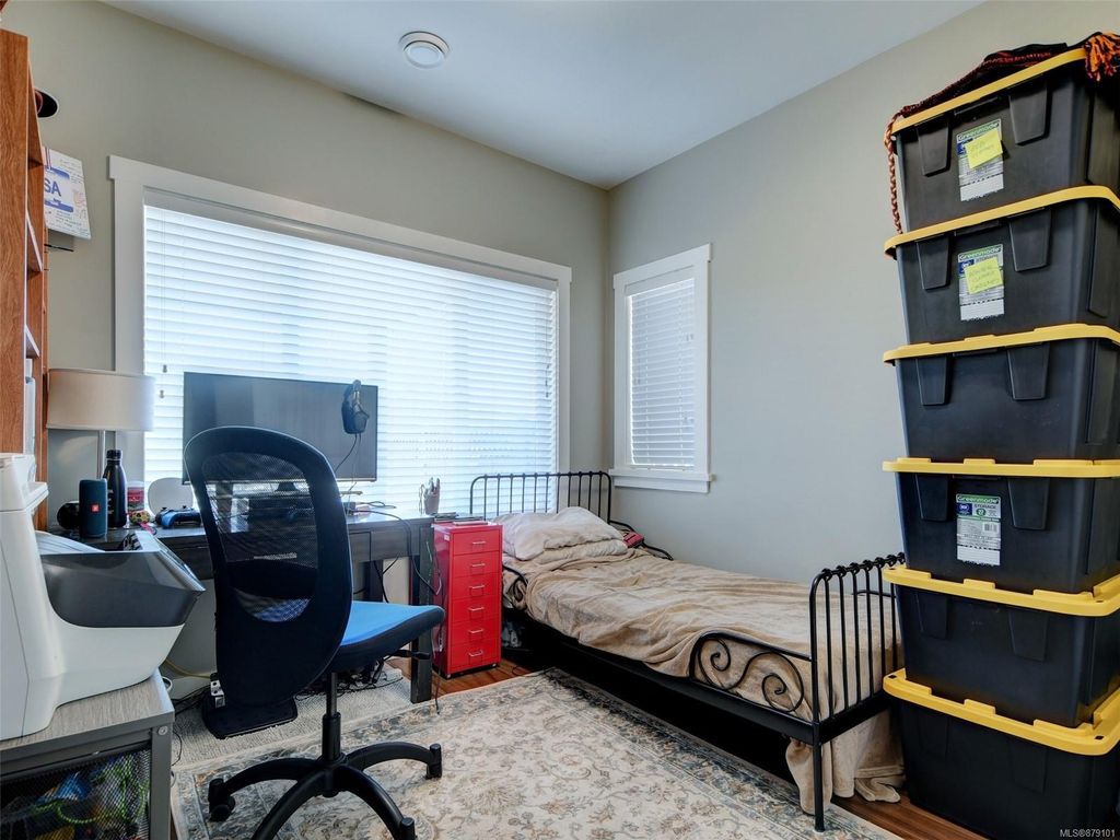 listing image 16048521884374057074