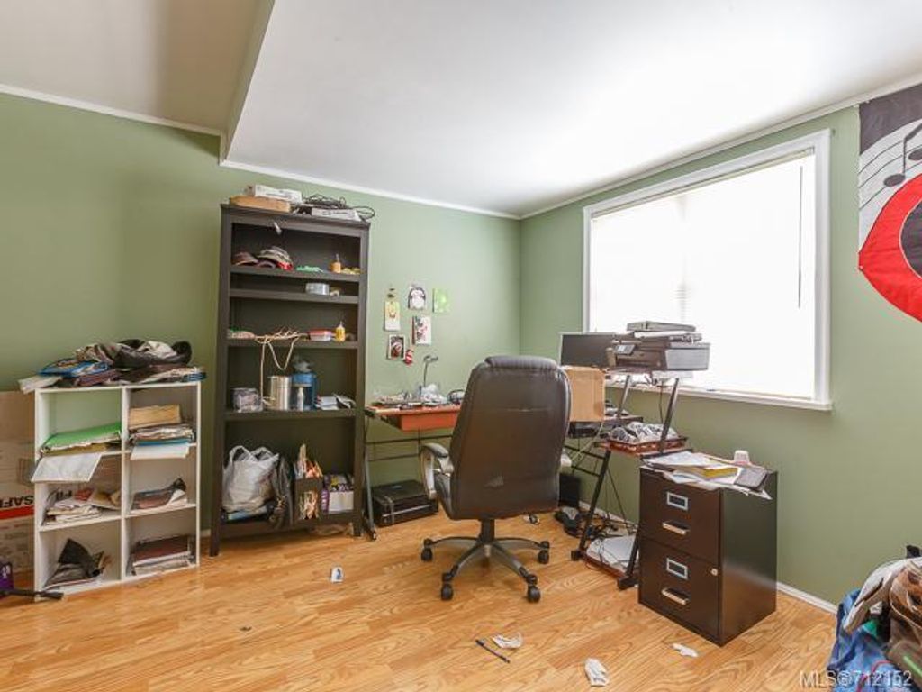 listing image 16041966056335047681