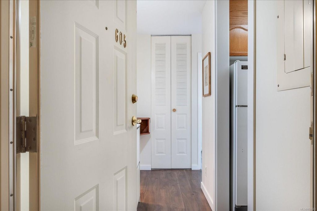 listing image 16040369610697894323