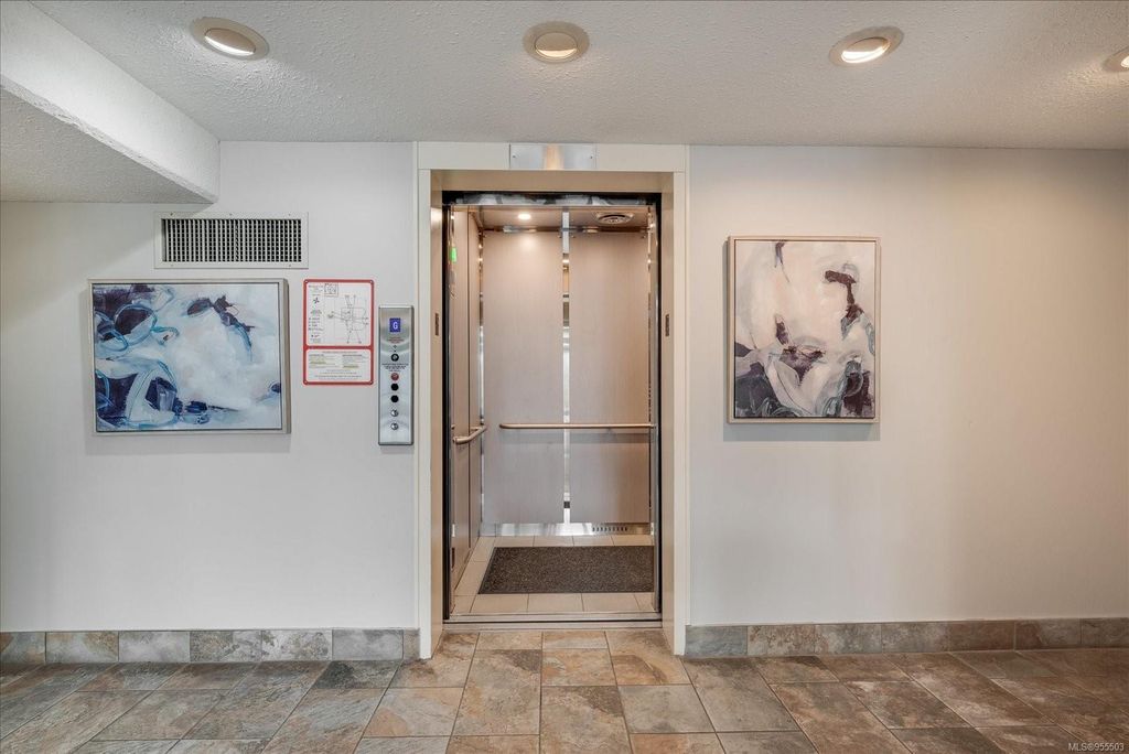 listing image 16046032937840009467