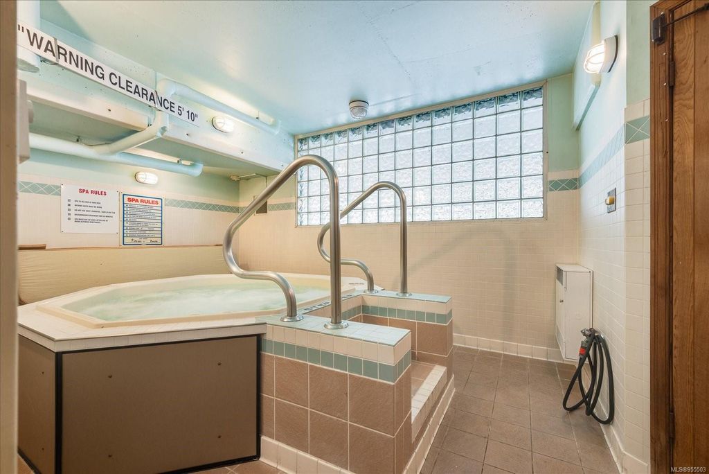 listing image 16047359917595396105