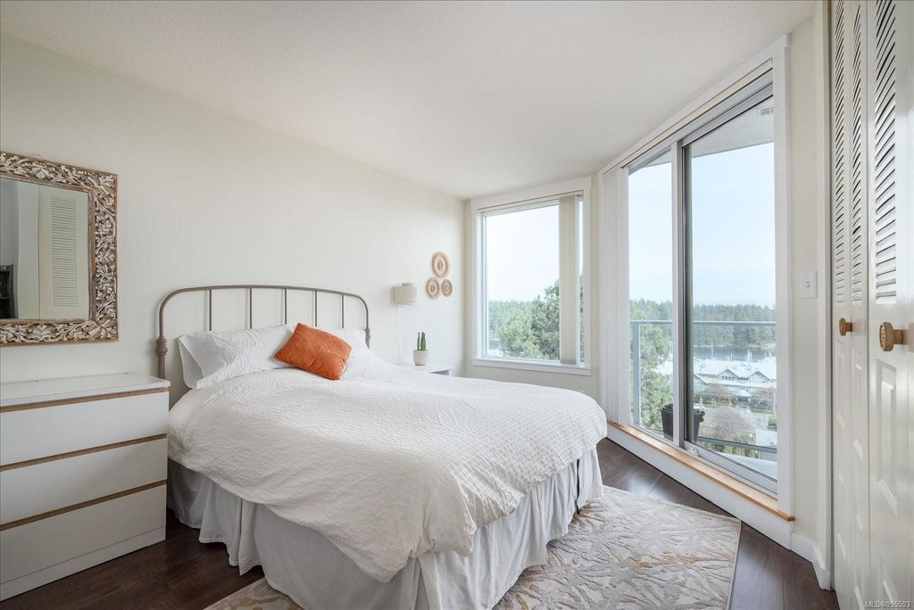 listing image 16048339421549851416