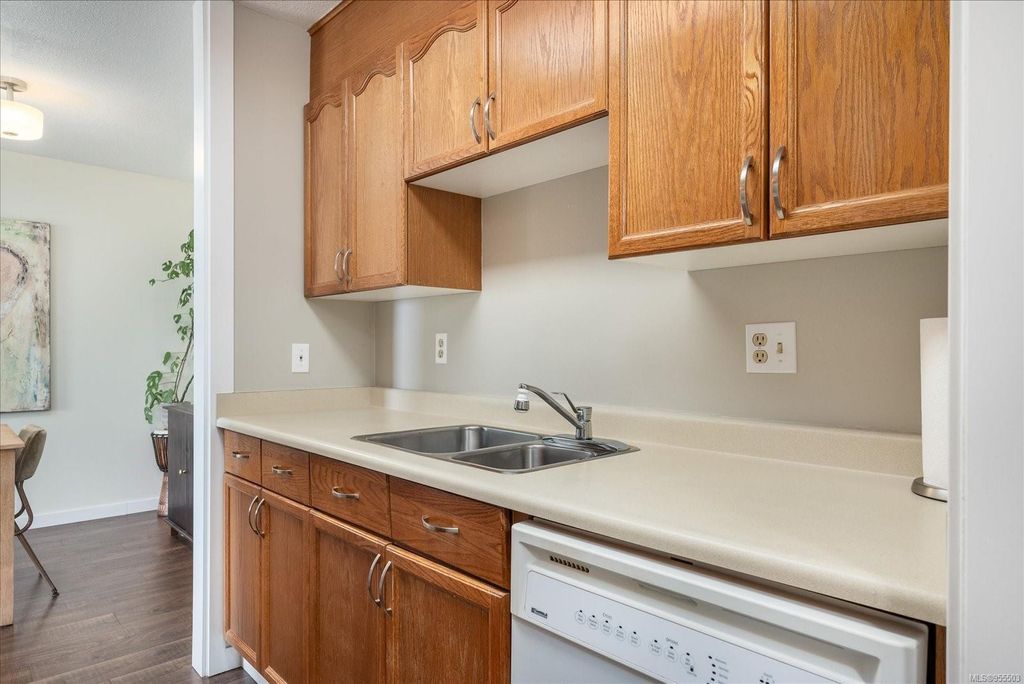 listing image 16041158861926145377