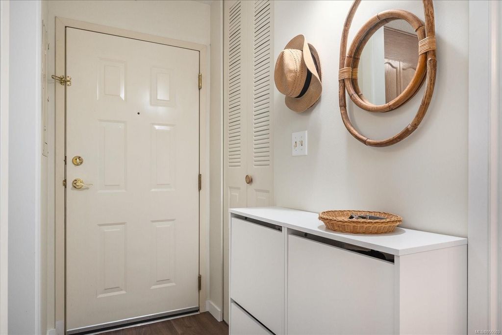 listing image 16049315268903556149