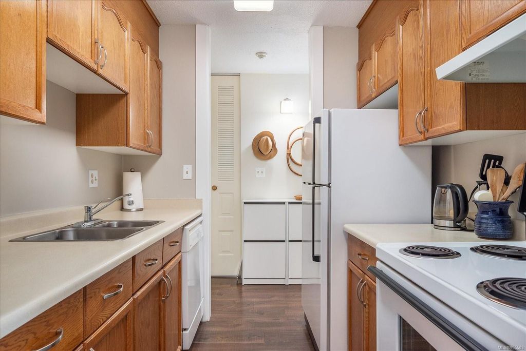 listing image 16044921991830181539