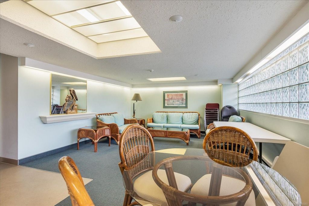 listing image 16047356169074460910