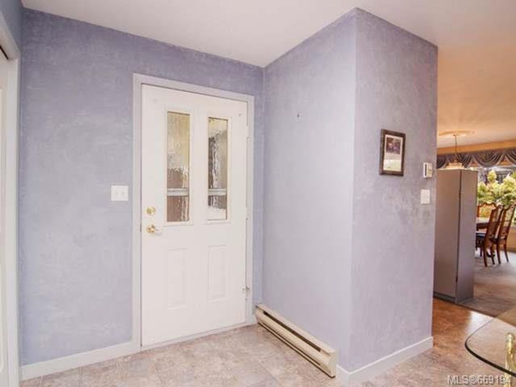 listing image 16041478147779565256