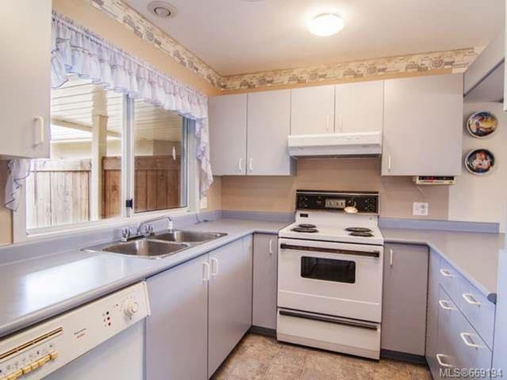 listing image 16049055580234667673