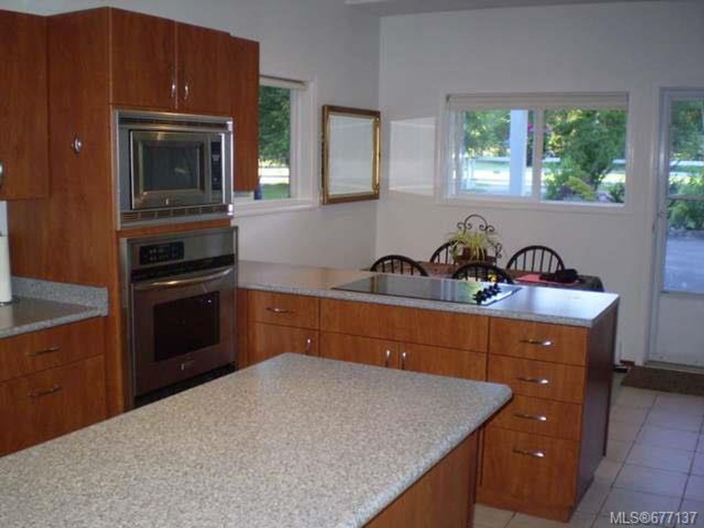 listing image 16046283415801763612