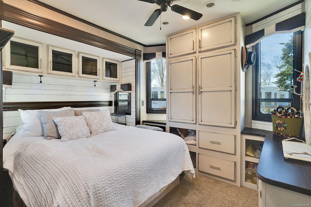 listing image 16045933946726438312
