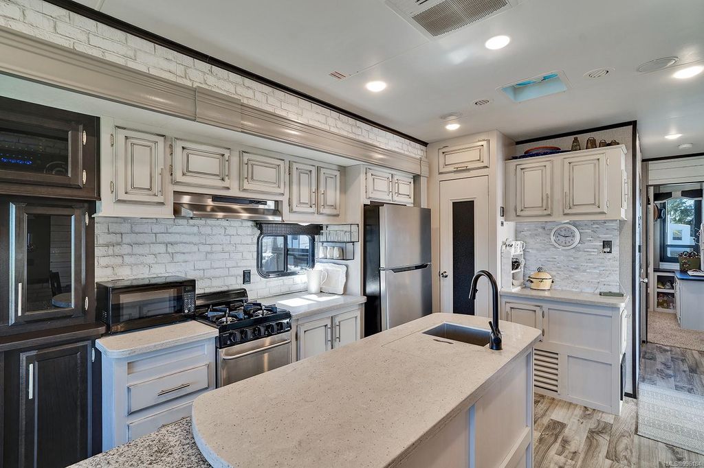 listing image 16049120141152432606
