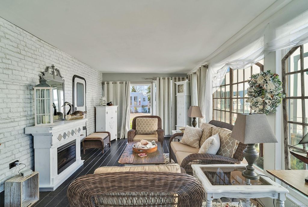 listing image 16041381054949592278