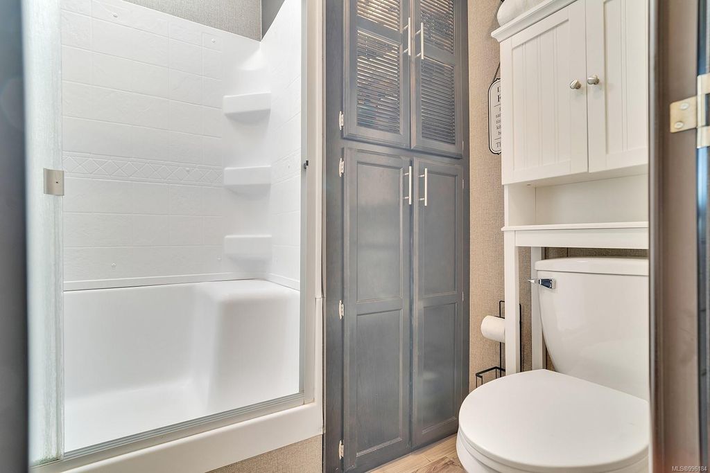 listing image 16046772214415458638