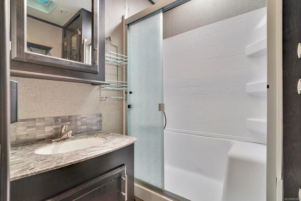 listing image 16040597932125091472