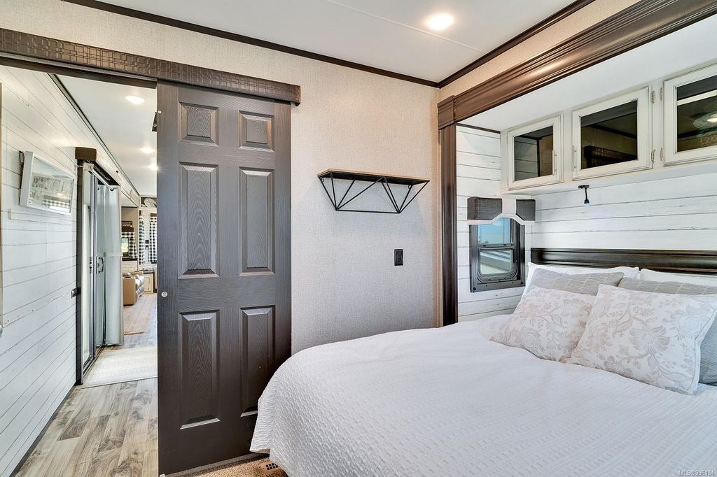 listing image 16049251312146879107