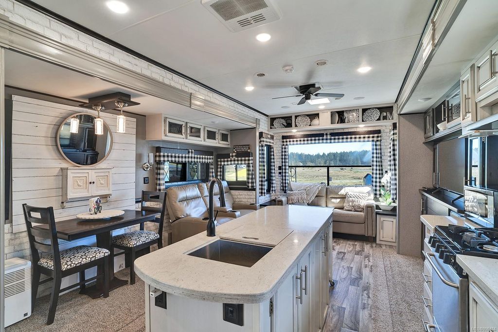 listing image 16042375579674508443