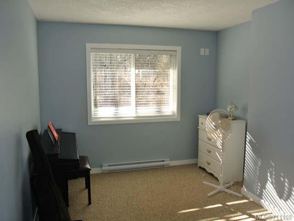 listing image 16049996423883904313