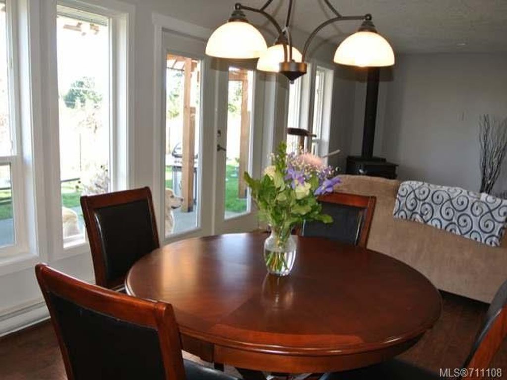 listing image 16047296299760368319