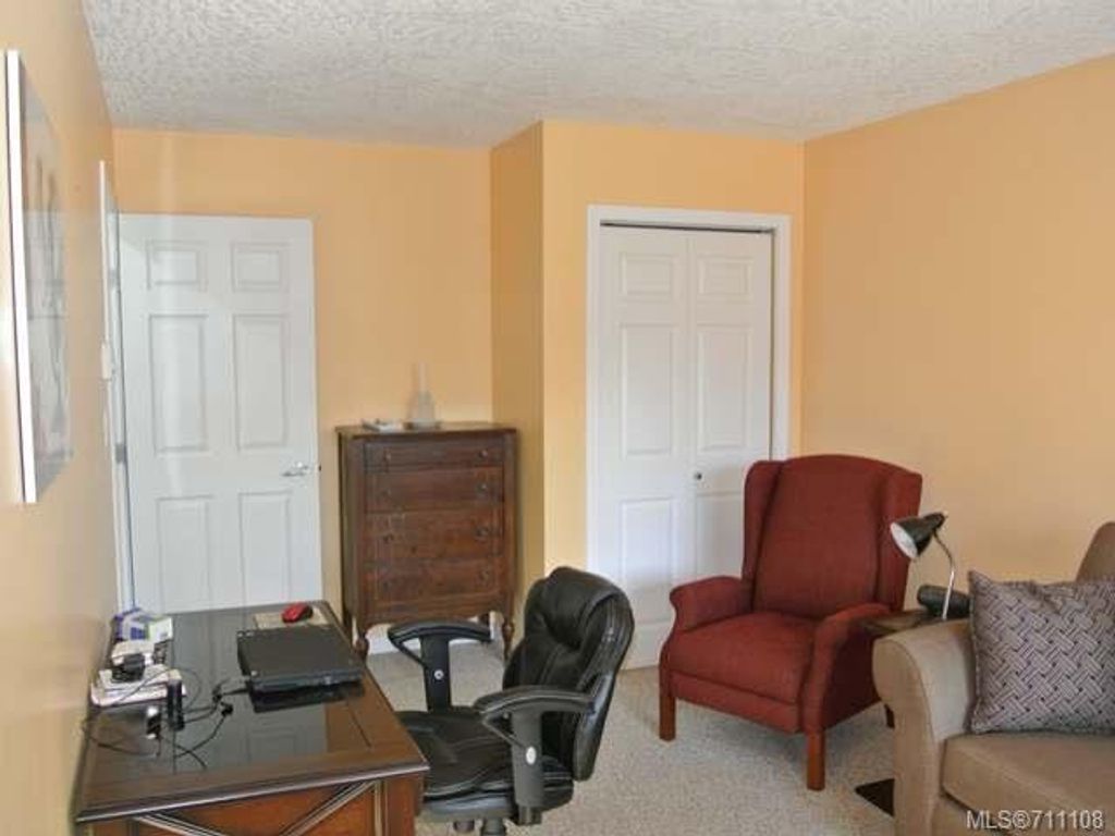 listing image 16048189956248821509