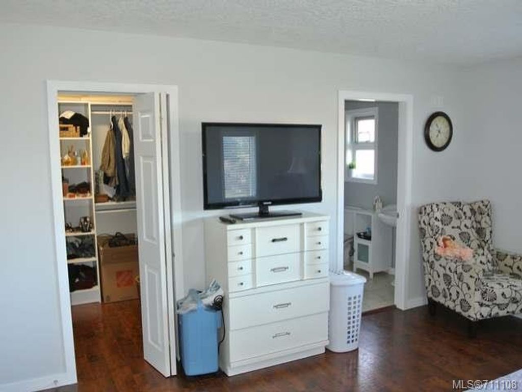 listing image 16045013094623315957