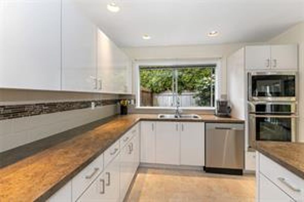 listing image 16044690452953047666