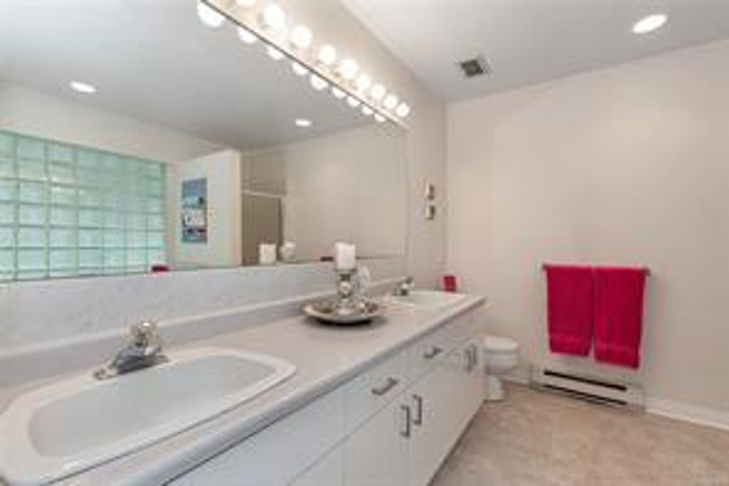 listing image 16046897247882535793