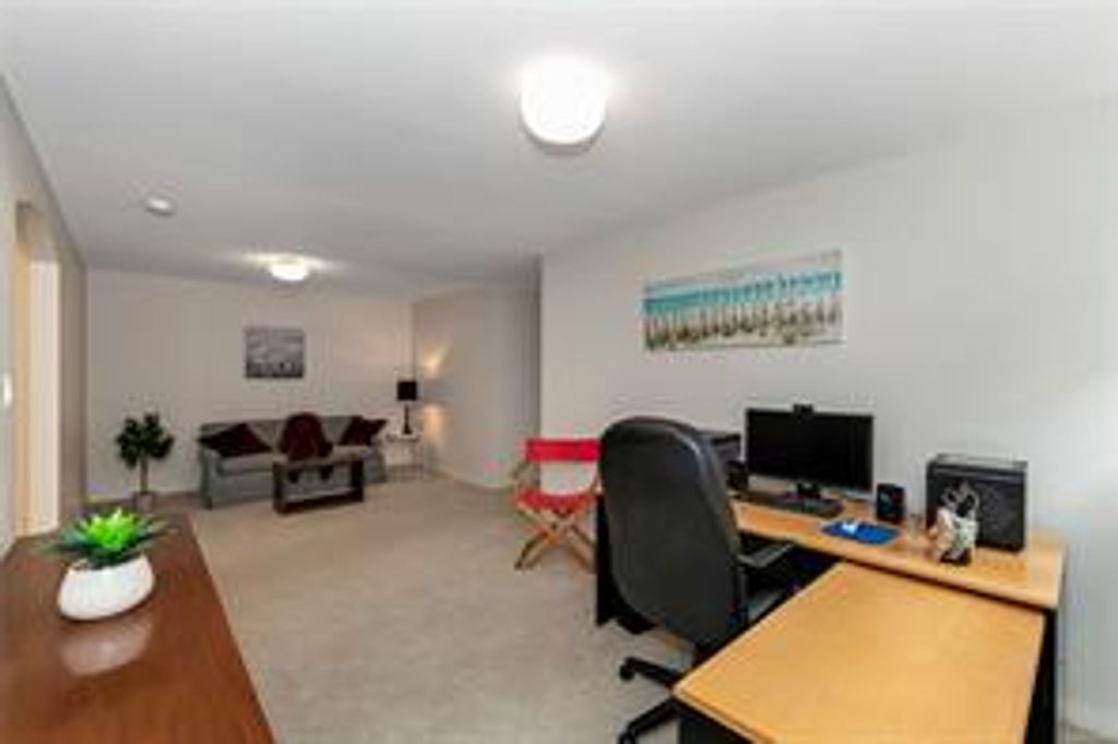 listing image 16046253079302663720