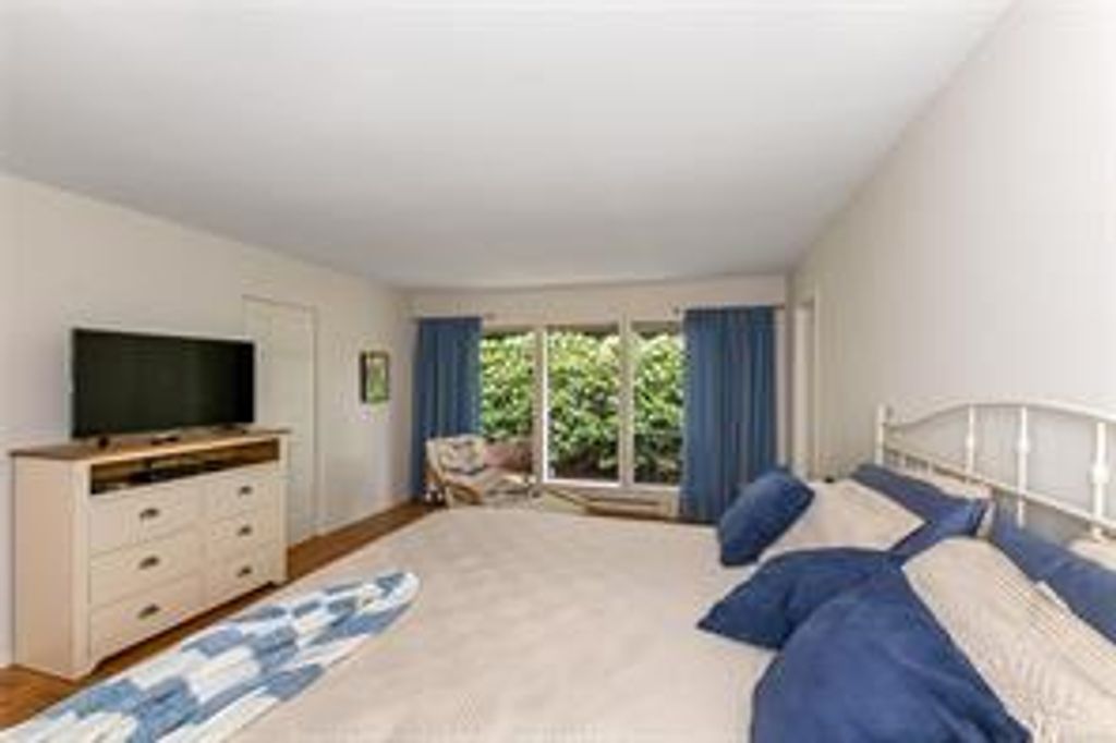 listing image 16049360668602356442