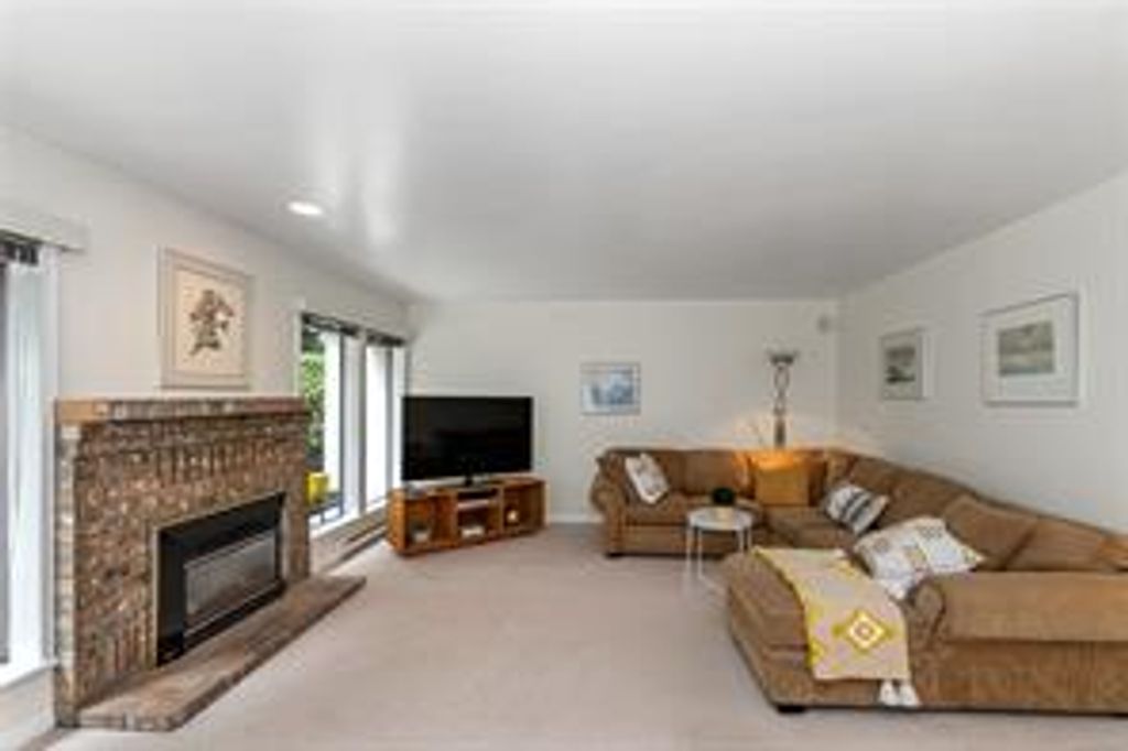 listing image 16044003133763234508