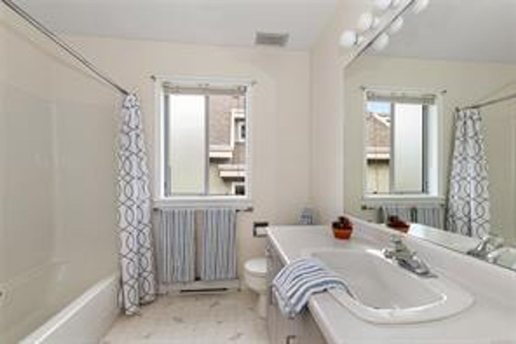 listing image 16040339072899080350