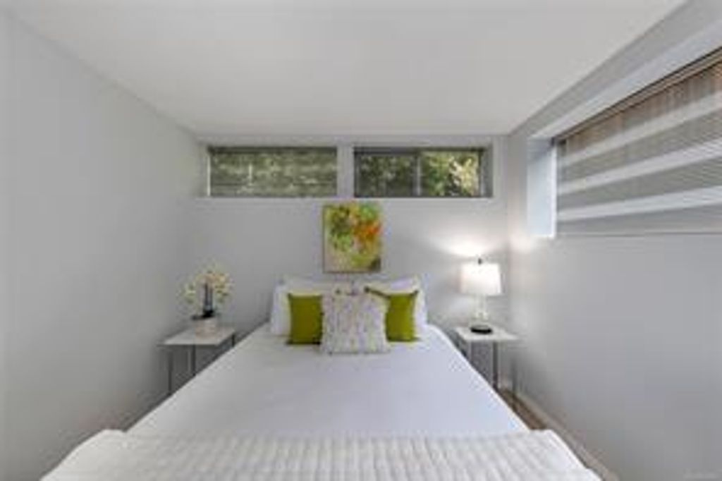 listing image 16047795951522440376