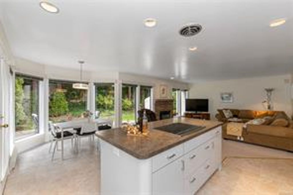 listing image 16042548776403600024