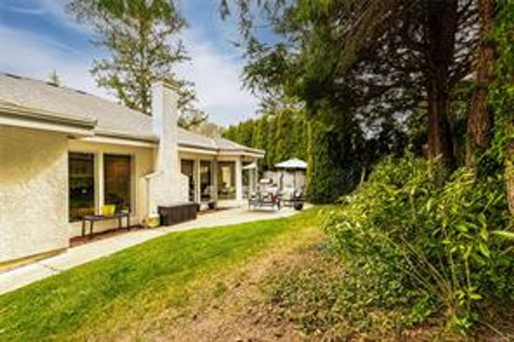 listing image 16046918037423994154