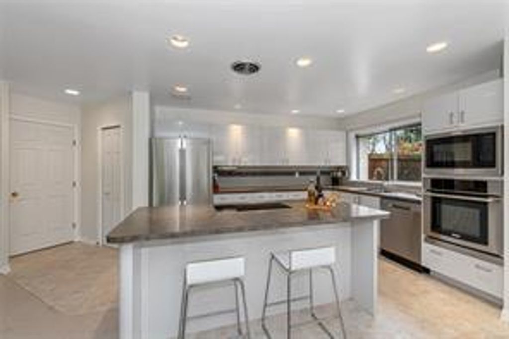 listing image 16044353217534788128