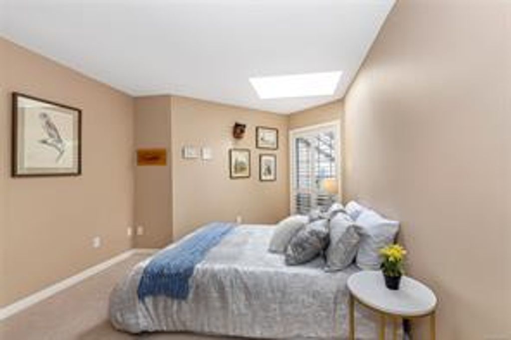 listing image 16042396115402532604