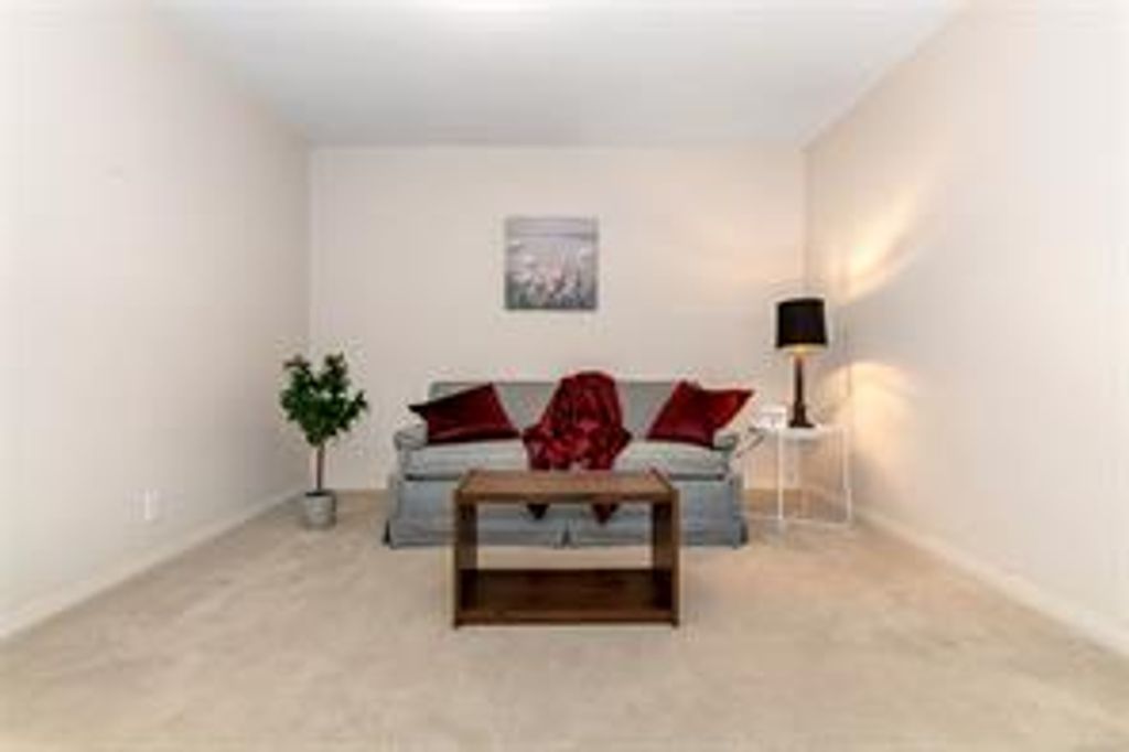 listing image 16042872065708038920