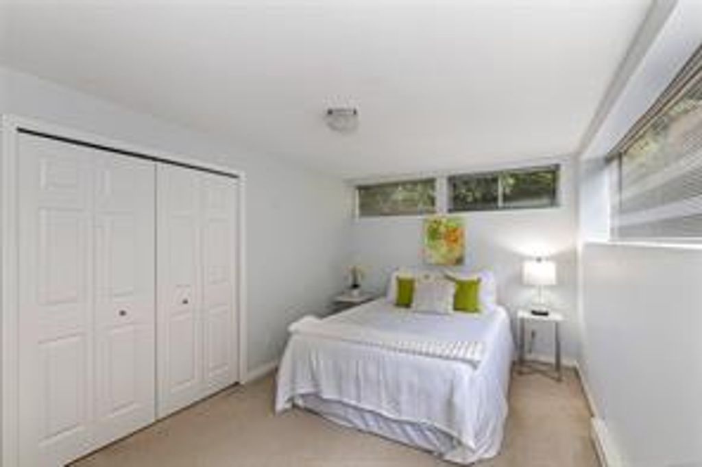 listing image 16041949954035858688