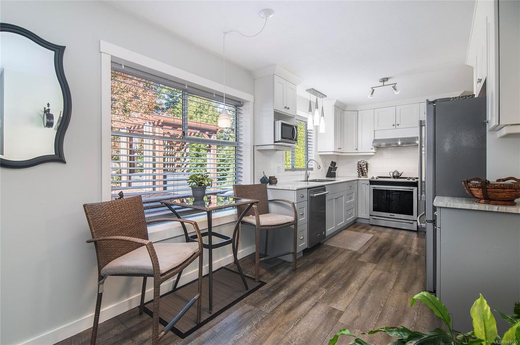 listing image 16047638907009193668