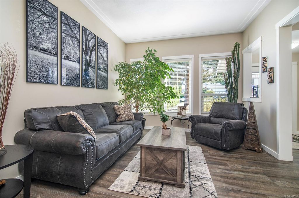 listing image 16045129241494269545