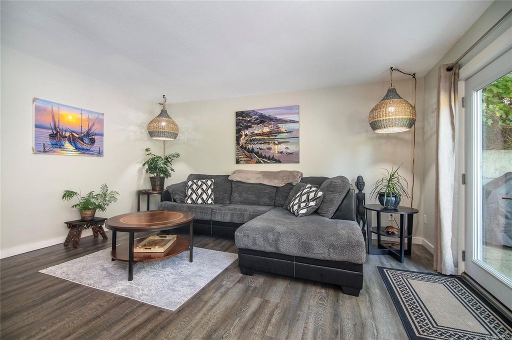 listing image 16048925191284839362