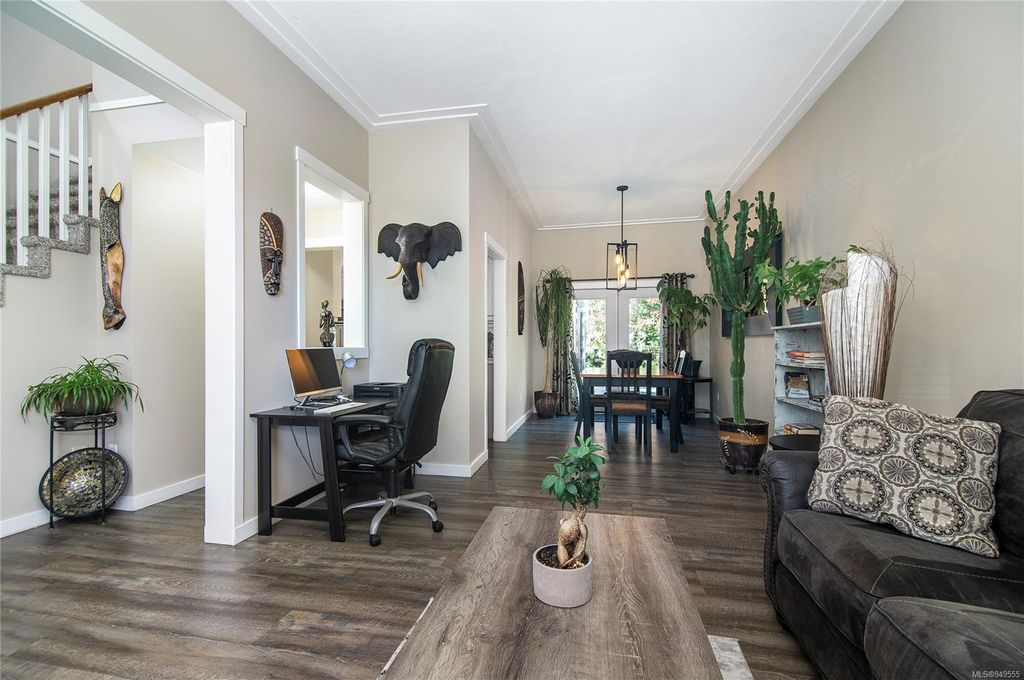 listing image 16048812298298582686