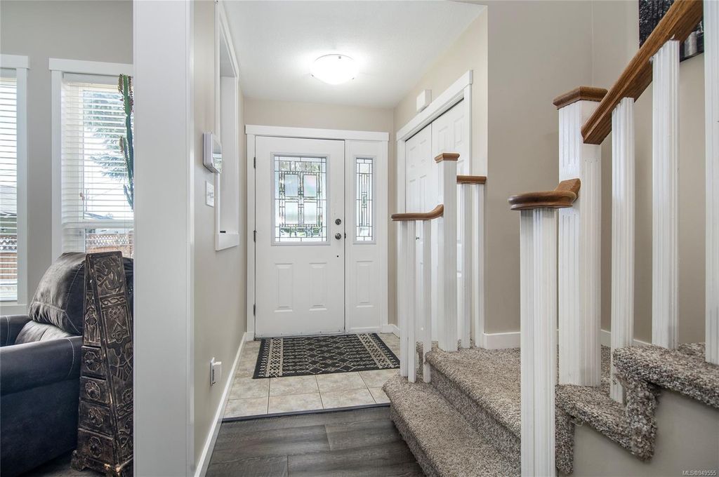 listing image 16046031065233370591