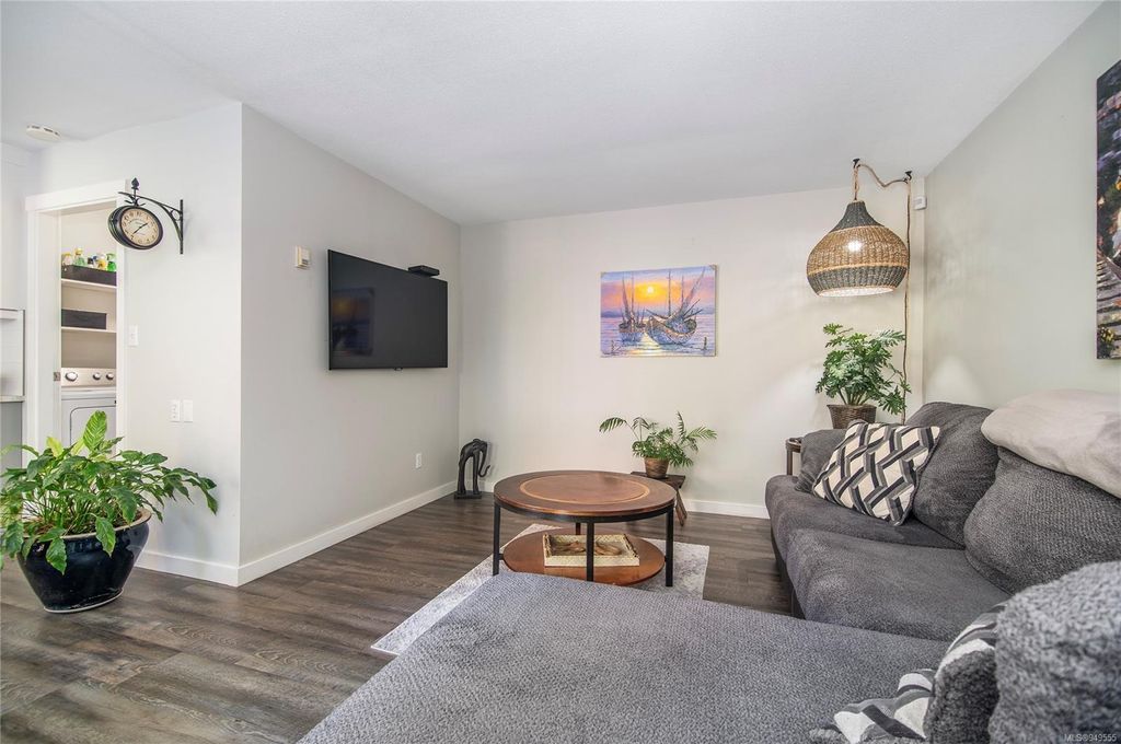 listing image 16047936007720417545